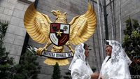 Umat Nasrani Jalani Kamis Putih di Gereja Katedral