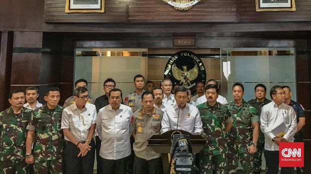 Presiden Diminta Tegur Wiranto yang Ingin Bentuk Tim Hukum