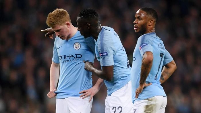 Manchester City MANCHESTER, ENGLAND - APRIL 17: Kevin De Bruyne of Manchester City Benjamin Mendy of Manchester City and Raheem Sterling of Manchester City look on during the UEFA Champions League Quarter Final second leg match between Manchester City and Tottenham Hotspur at at Etihad Stadium on April 17, 2019 in Manchester, England. (Photo by Laurence Griffiths/Getty Images)