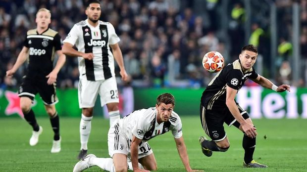 Ajax Amsterdam singkirkan Juventus di perempat final Liga Champions. (