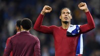 Bek Liverpool, Virgil van Dijk, punya torehan 208 poin. (Foto: Matthias Hangst/Getty Images)