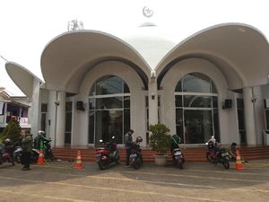 Masjid Lain di Cilandak Ini Juga Jadi Sasaran Pencoretan Masjid Lain di Cilandak Ini Juga Jadi Sasaran Pencoretan