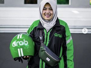 Khusnul Chotimah Kuliah Sambil Narik Grab, Tetap Raih Cumlaude Khusnul Chotimah Kuliah Sambil Narik Grab, Tetap Raih Cumlaude