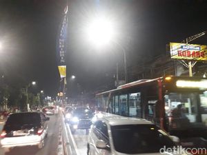 Mobil Tabrak Pejalan Kaki Dekat Manggarai, Jl Saharjo Macet Parah