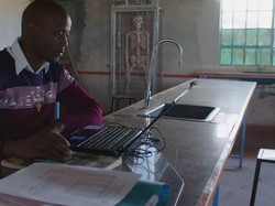 Ini Sosok Inspiratif Guru Terbaik di Dunia yang Dapat Hadiah Rp 13 M