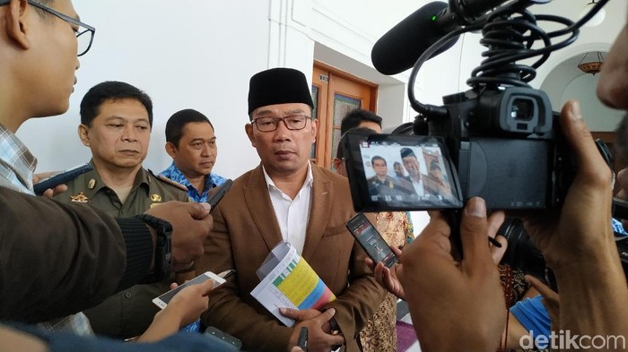 Ridwan Kamil berharap ada penilaian KPU terkait maraknya kabar petugas KPPS meninggal alasannya ialah kelelahan. (Foto ilustrasi: Mukhlis Dinillah) Ridwan Kamil berharap ada penilaian KPU terkait maraknya kabar petugas KPPS meninggal alasannya ialah kelelahan. (Foto ilustrasi: Mukhlis Dinillah)