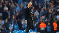 Hasil itu membuat City tetap hanya menang 4-3 dan gagal ke semfinal, sebab Tottenham menjadi unggul produktivitas gol tandang dalam posisi agregat 4-4. Guardiola tampak lesu saat berjalan di lapangan usai laga. (Foto: Phil Noble/Reuters)