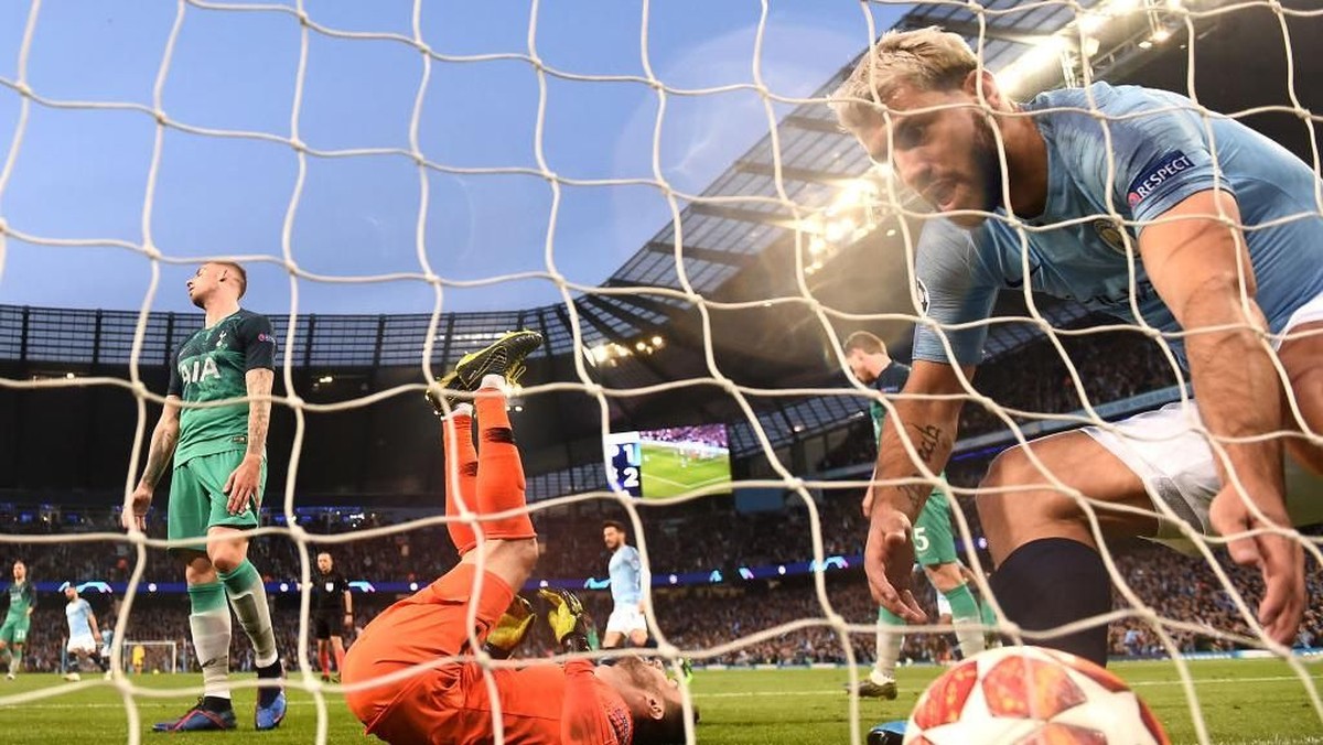 Lima gol tercipta dalam 21 menit pertama laga Manchester City vs Tottenham Hotspur (Foto: Laurence Griffiths/Getty Images)