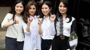 Nyoblos di Jakarta, Keluarga HT Kompak Berbaju Putih