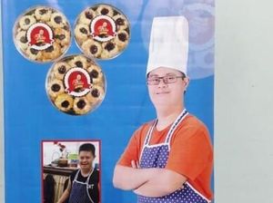 Jangan Mau Kalah! Ini Aswin Nugroho, Penyandang Down Syndrome yang Jualan Kue Jangan Mau Kalah! Ini Aswin Nugroho, Penyandang Down Syndrome yang Jualan Kue