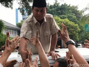 Tiba di Rumah Kertanegara, Prabowo Disambut Teriakan Pendukung