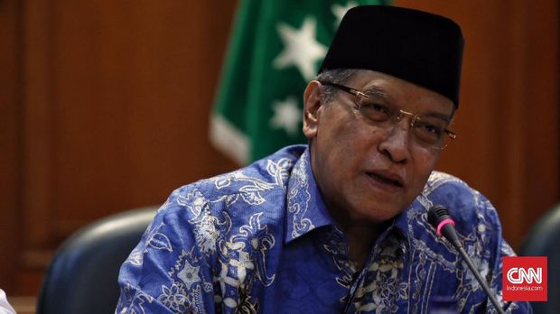 PBNU President KH Said Aqil Siroj together with 13 Islamic organizations that are members of the Organization's Islamic Friendship Organization (LPOI) called on all Muslims to wait first for the official results of the KPU calculations, calmly , patience and avoiding unconstitutional issues, Jakarta, April 19, 2019.