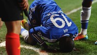 Betapa gembiranya Demba Ba usai membobol gawang Paris St. Germain. Gol pesepakbola Senegal itu memastikan Chelsea menang 2-0 untuk lolos ke semifinal Liga Champions 2013/14. Foto: Getty Images