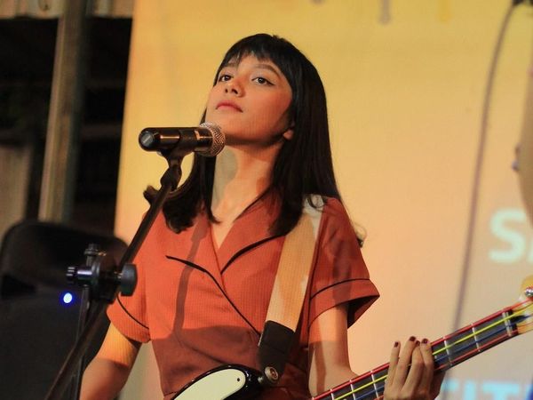 Foto: Bassist Manis Asal Bandung Ini Sering Disebut Netizen Istri Online-ku