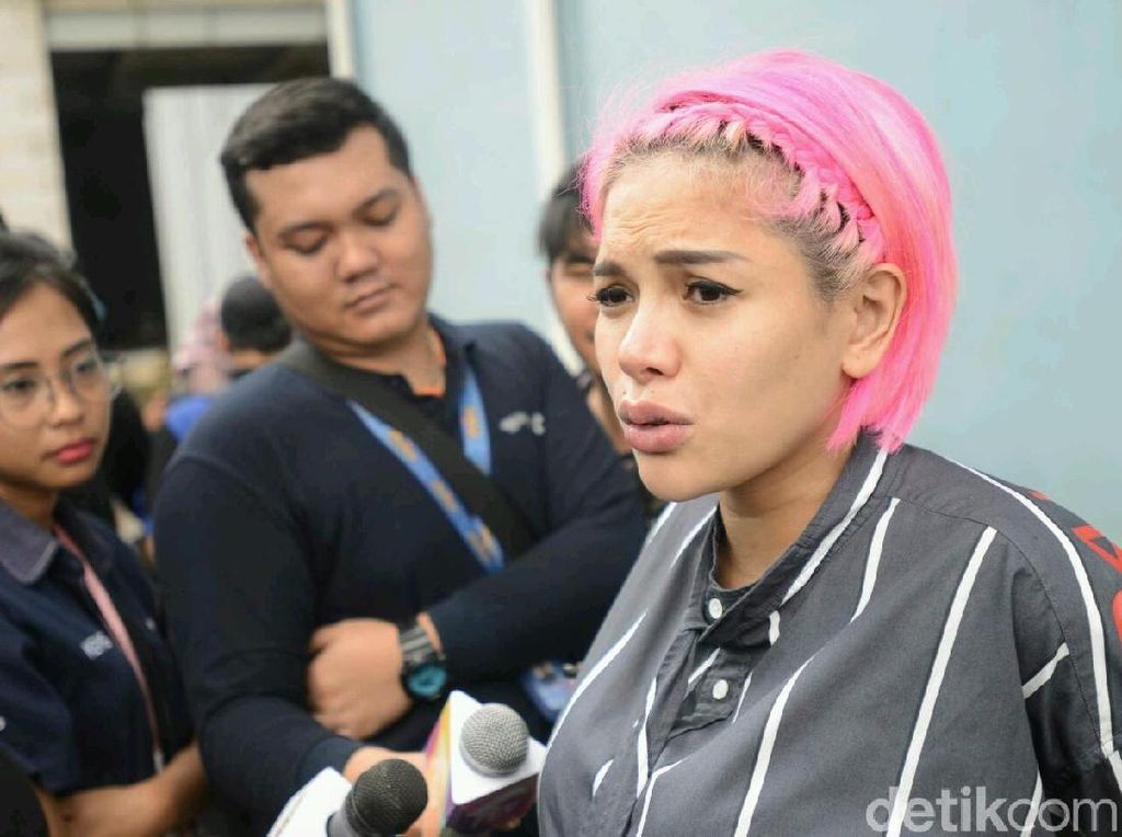 Laporan Diproses Penyidik, Nikita Mirzani Harap Puput Carolina Ditangkap Laporan Diproses Penyidik, Nikita Mirzani Harap Puput Carolina Ditangkap