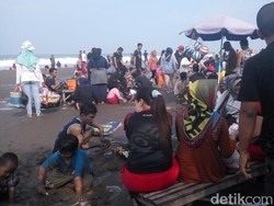 Long Weekend, Pantai Pangandaran Dipadati Pengunjung