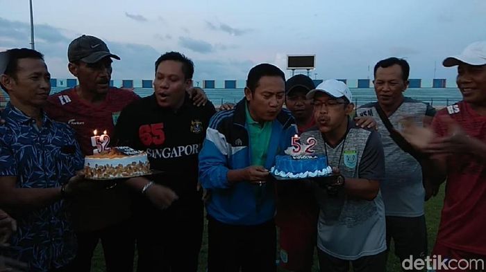 Persela Lamongan merayakan HUT ke-52. (Foto: Eko Sudjarwo/Detikcom) Persela Lamongan merayakan HUT ke-52. (Foto: Eko Sudjarwo/Detikcom)