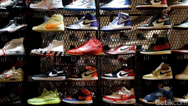 Berburu Sneakers di Sneakerpeak Kemang The Fifth