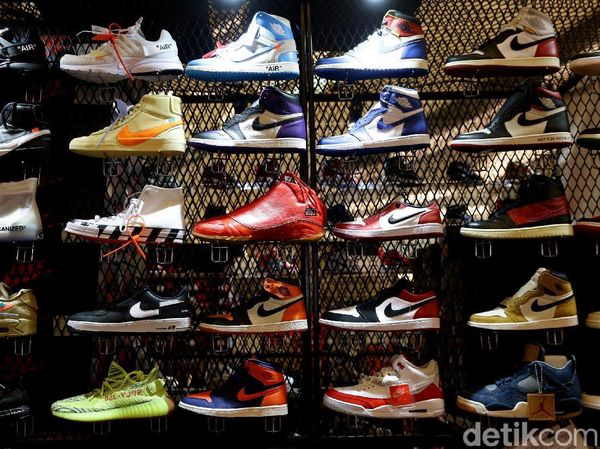Berburu Sneakers di Sneakerpeak Kemang The Fifth