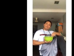Gaya Kocak YouTuber Malaysia Saat Bikin Puding Roti