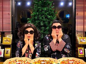 Gaya Kompak Duo Ibu Anak Fashionable dari Thailand Saat Makan