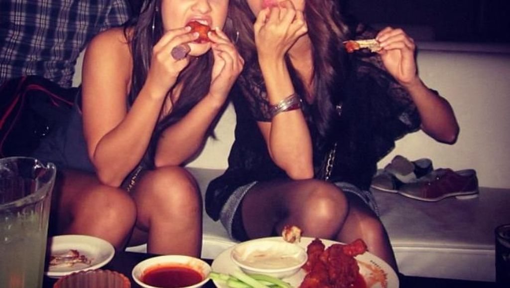 Hobi Makan Ayam Ini Potret Cantik Sahabat Selena Gomez, Francia Raisa