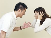 4 Tanda Anak Memiliki Orang Tua yang Kasar Secara Verbal