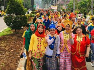 Laris Manis Bisnis Sewa Pakaian Adat, Raup 30 Juta Jelang Hari Kartini Laris Manis Bisnis Sewa Pakaian Adat, Raup 30 Juta Jelang Hari Kartini