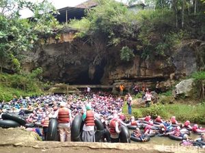 Long Weekend, Ini Penampakan Wisatawan Jejali Gua Pindul Gunungkidul Long Weekend, Ini Penampakan Wisatawan Jejali Gua Pindul Gunungkidul