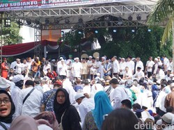 Prabowo Disambut Selawat di Panggung Syukuran, Sandi Belum Terlihat