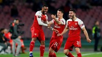 Arsenal pantas bergembira. Mereka menjaga kans meraih trofi sekaligus menggapai tiket Liga Champions lewat jalur Liga Europa. (Foto: Matthew Childs/Action Images via Reuters)