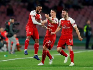 Tendangan Bebas Lacazette yang Hancurkan Napoli Tendangan Bebas Lacazette yang Hancurkan Napoli