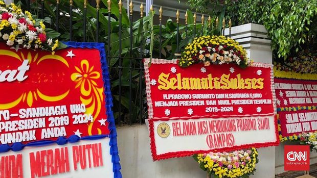 Rumah Prabowo Dibanjiri Karangan Bunga Selamat Menang Pilpres