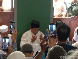 Prabowo Sujud Syukur (Lagi)