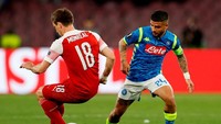 Kemenangan itu didapat dengan tak gampang. Arsenal harus menahan gempuran Napoli. Ada 20 tembakan ke arah gawang Gudang Peluru, tiga mencapai sasaran, tak ada yang berbuah gol. (Foto: Matthew Childs/Action Images via Reuters)
