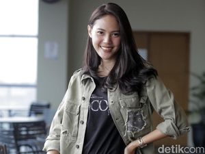 Della Dartyan... Senyummu itu Lho!