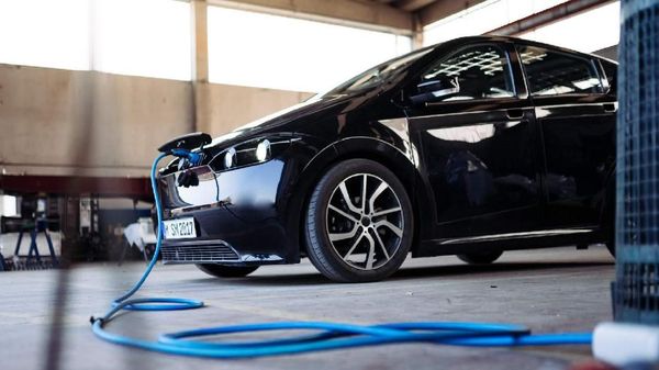 Mobil Tenaga Matahari Mulai Diproduksi