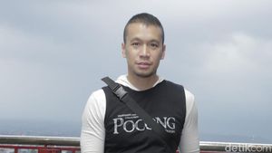 Gaya Santai Samuel Rizal