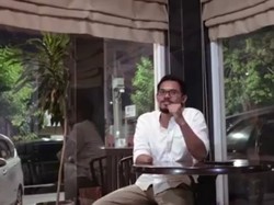 Kisah Sopir Taksi Online Layani Penumpang dengan Satu Tangan