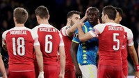 Lini belakang Arsenal tampil oke melawan Napoli. Dalam dua leg, mereka membukukan clean sheet. (Foto: Ciro De Luca/Reuters)