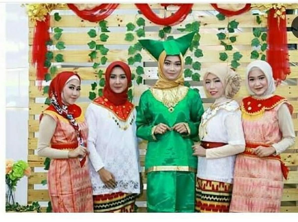 Bisnis Penyewaan Pakaian Adat Raup Rp 30 Juta Jelang Hari Kartini Bisnis Penyewaan Pakaian Adat Raup Rp 30 Juta Jelang Hari Kartini