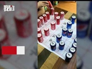 Unik! Main Catur Pakai Kaleng Soda Jadi Viral di Internet