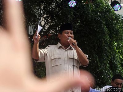 Sorak Sorai Pendukung di Acara Syukuran Klaim Kemenangan Prabowo