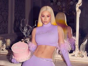 Foto: Iggy Azalea Promo Single Sambil Pamer Tubuh Seksi Bak Jam Pasir