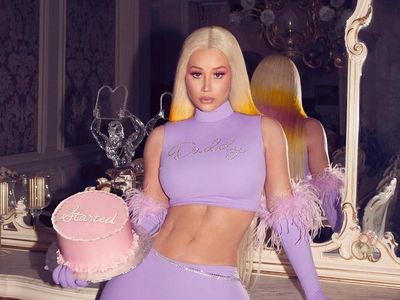 Foto: Iggy Azalea Promo Single Sambil Pamer Tubuh Seksi Bak Jam Pasir