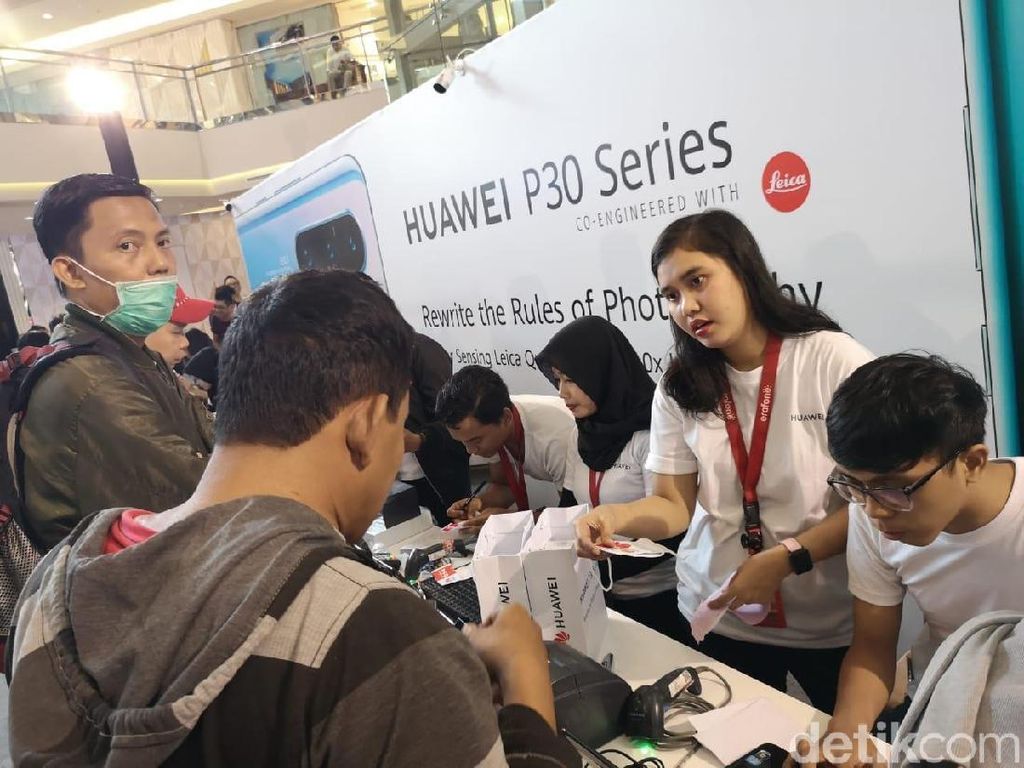 Begadang Seperti Batman Demi Boyong P30 Pro Begadang Seperti Batman Demi Boyong P30 Pro
