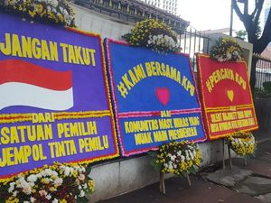 Beragam Karangan Bunga Hiasi Pekarangan KPU