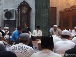 Sandiaga Hadiri Malam Nisfu Syakban di Masjid At-Taqwa
