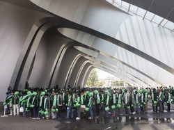 30 Ribu Driver GrabBike Dapat Helm Baru