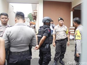 Polres Cimahi Pertebal Keamanan Lokasi Rekapitulasi Pemilu Polres Cimahi Pertebal Keamanan Lokasi Rekapitulasi Pemilu